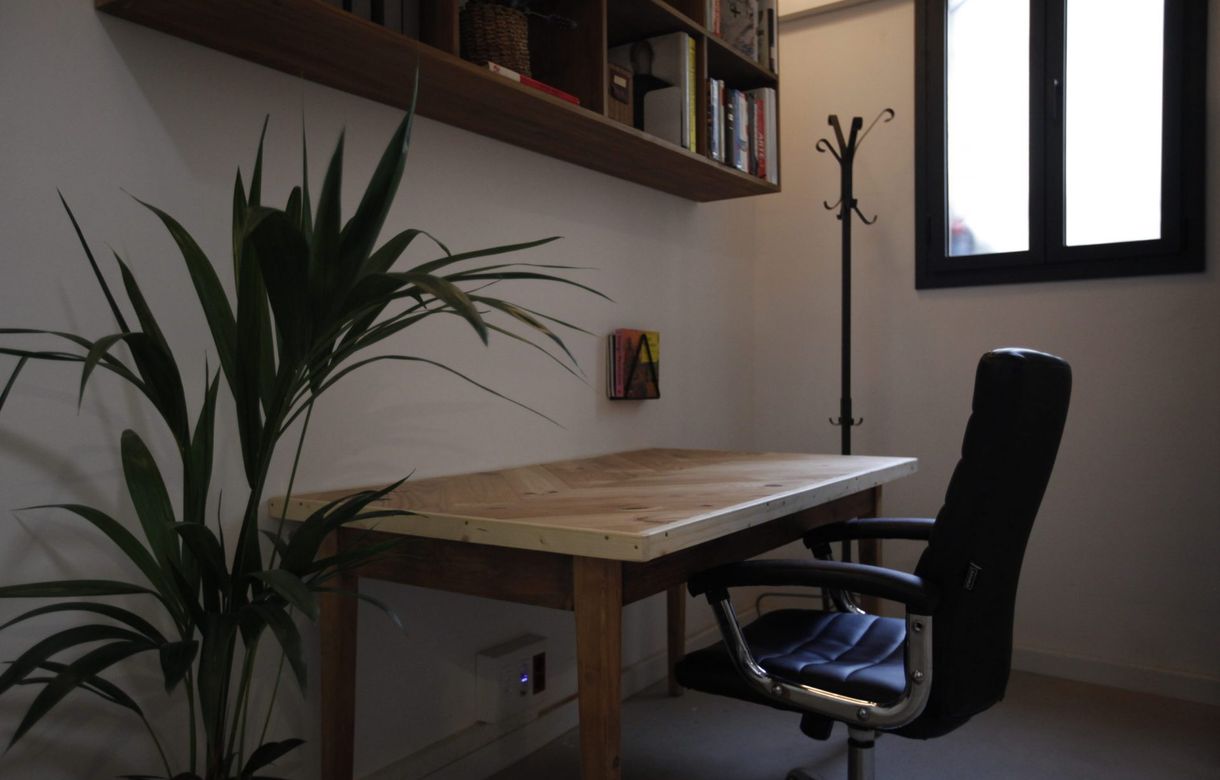 Productora Audiovisual alquila mesa de trabajo