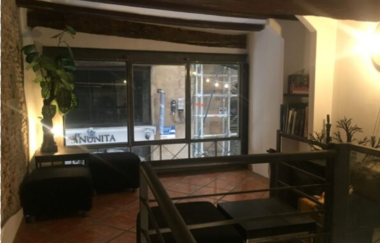 Alquiler de local Barcelona | Espacio en altillo en Ciutat Vella Barcelona - Image 2