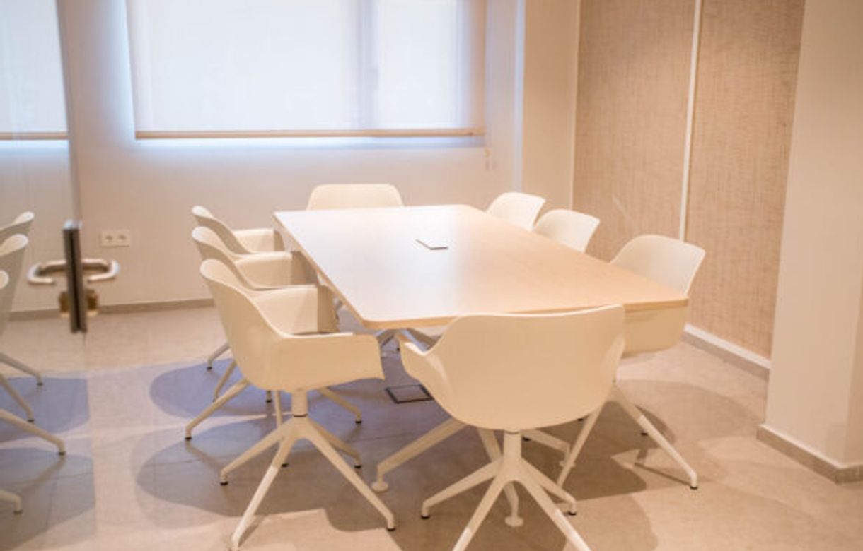 Coworking Benálmadena | Sala Reuniones - Image 3