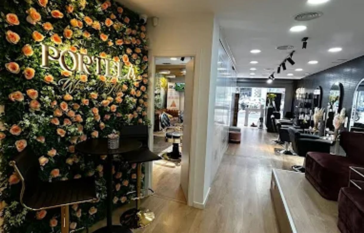 alquilar cabina estética Barcelona | Manicura | Tocadores... - Image 3