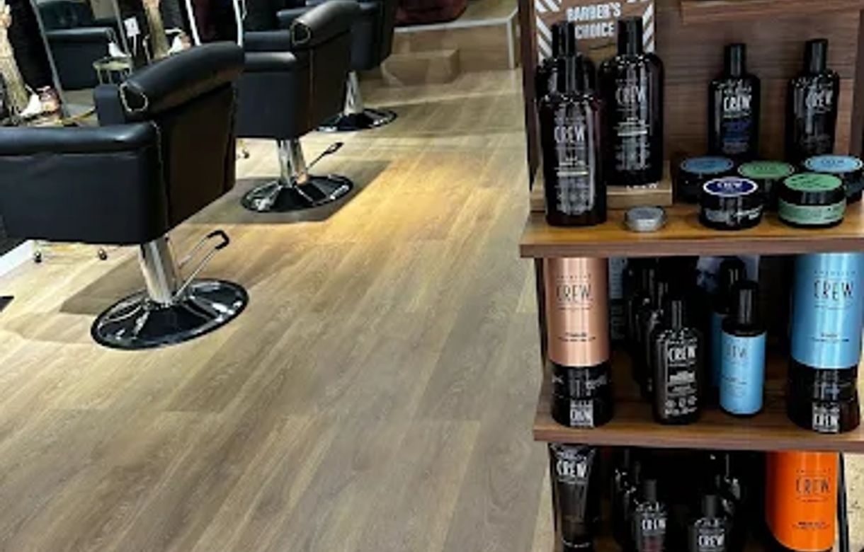 alquilar cabina estética Barcelona | Manicura | Tocadores... - Image 4