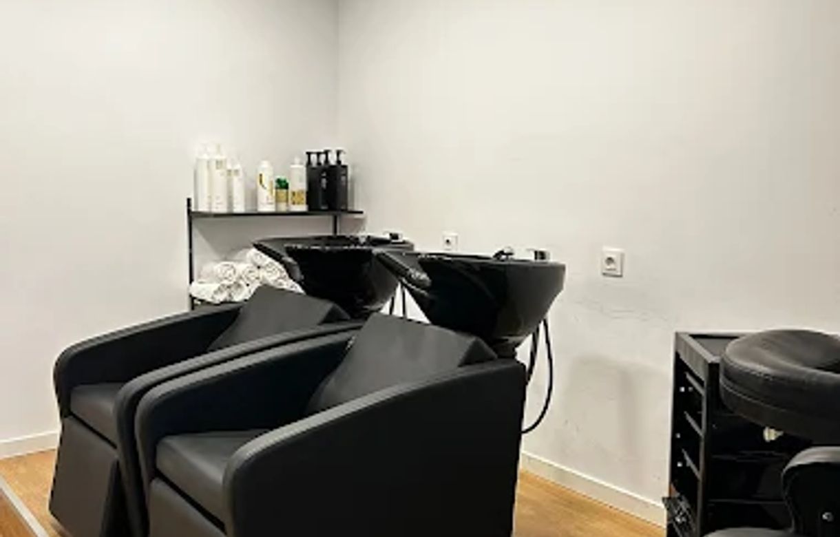 alquilar cabina estética Barcelona | Manicura | Tocadores... - Image 5