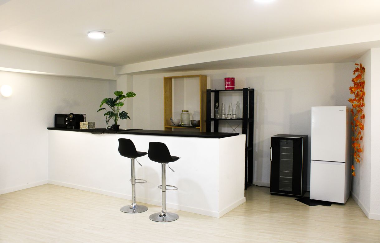 Localizaciones Madrid | Alquiler nave reuniones, rodajes, talleres, presentaciones... - Image 4