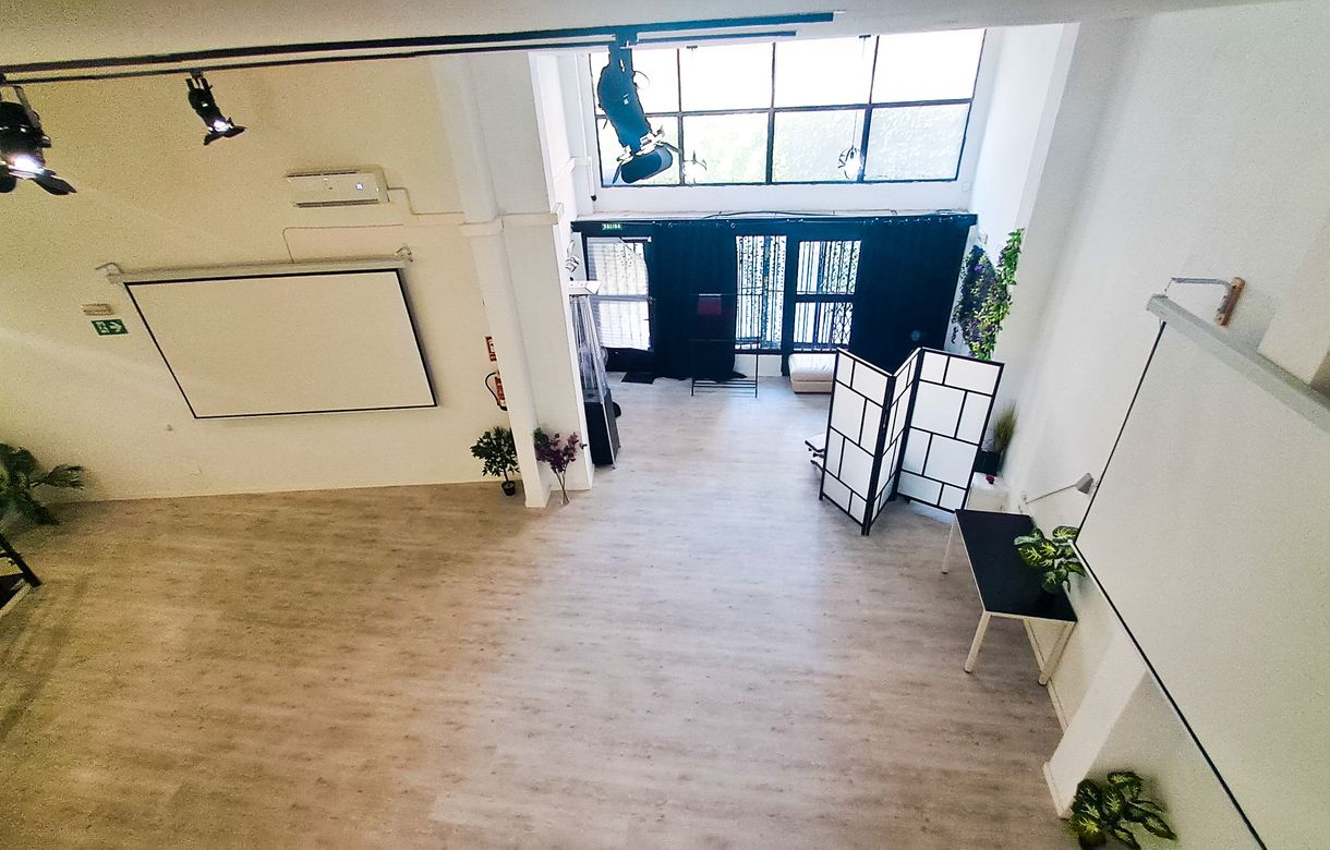 Localizaciones Madrid | Alquiler nave reuniones, rodajes, talleres, presentaciones... - Image 6