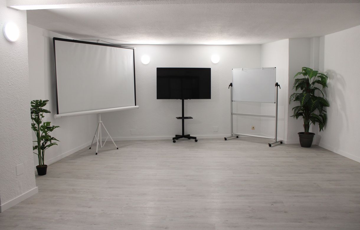 Localizaciones Madrid | Alquiler nave reuniones, rodajes, talleres, presentaciones... - Image 8