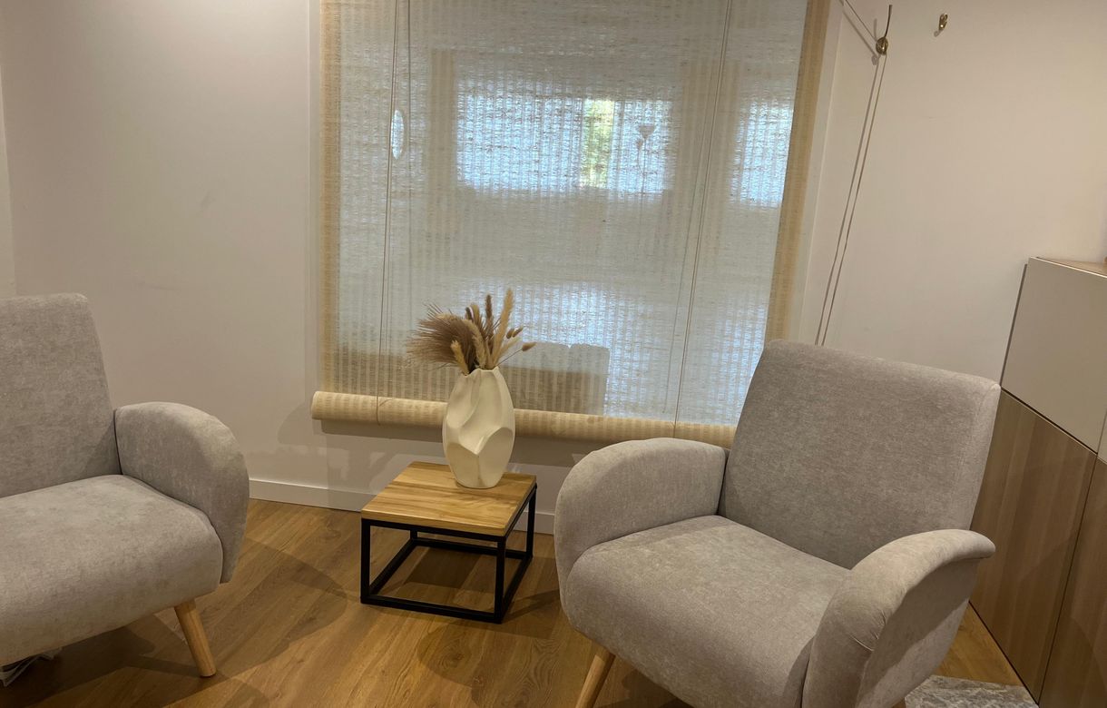 Alquiler salas terapia Barcelona | Se alquila sala acogedora en centro de yoga - Image 2