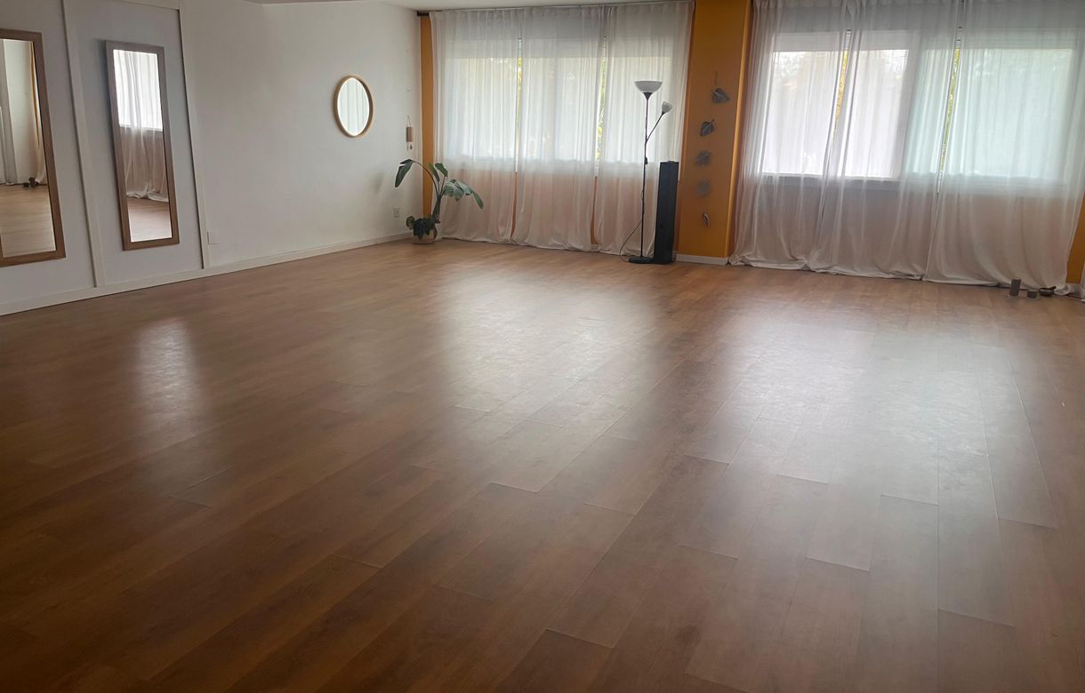 Alquiler de salas por hora | Sala grande y luminosa