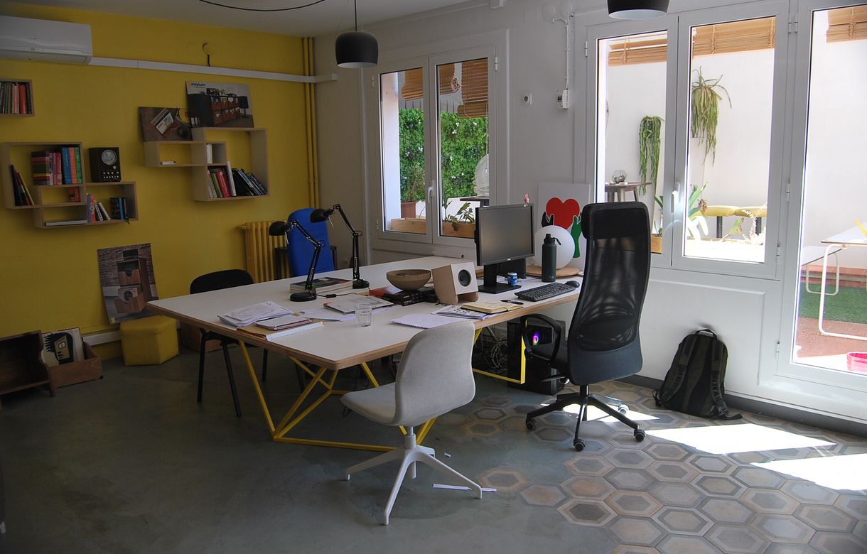 Despacho Barcelona compartido con salita de videoconferencias y reuniones - Image 2