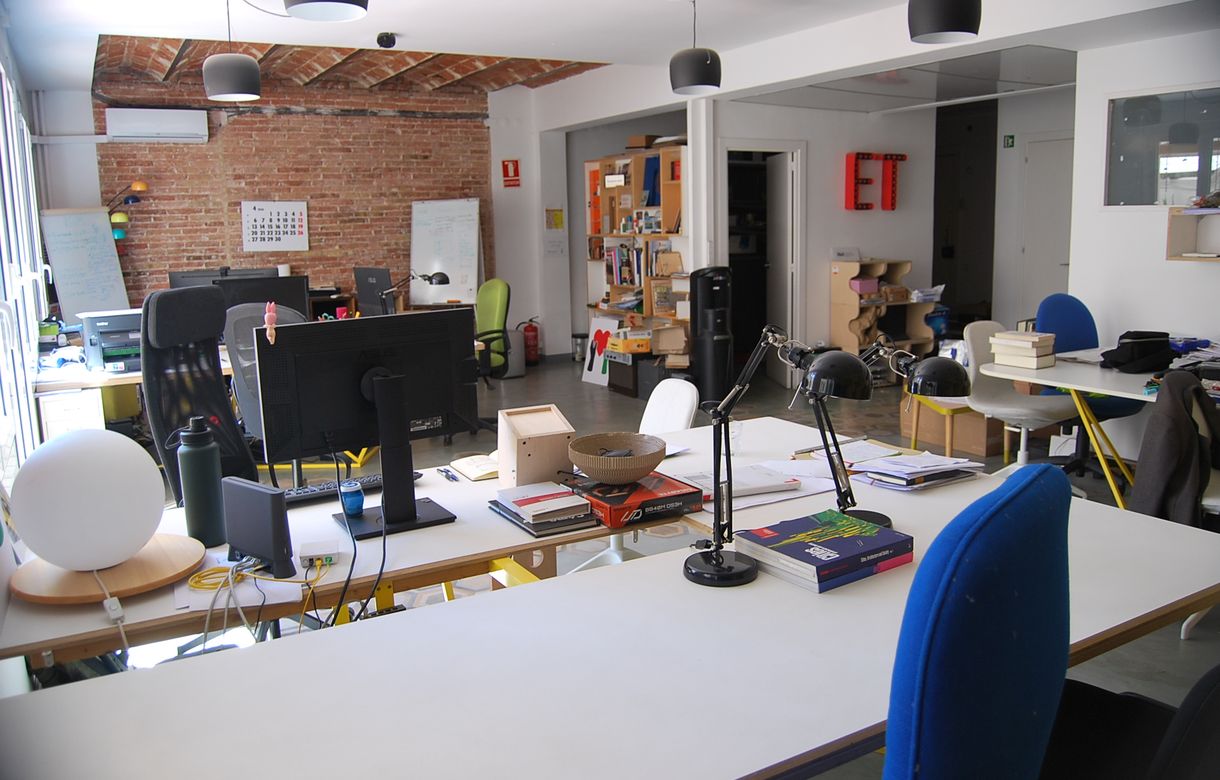 Despacho Barcelona compartido con salita de videoconferencias y reuniones - Image 6