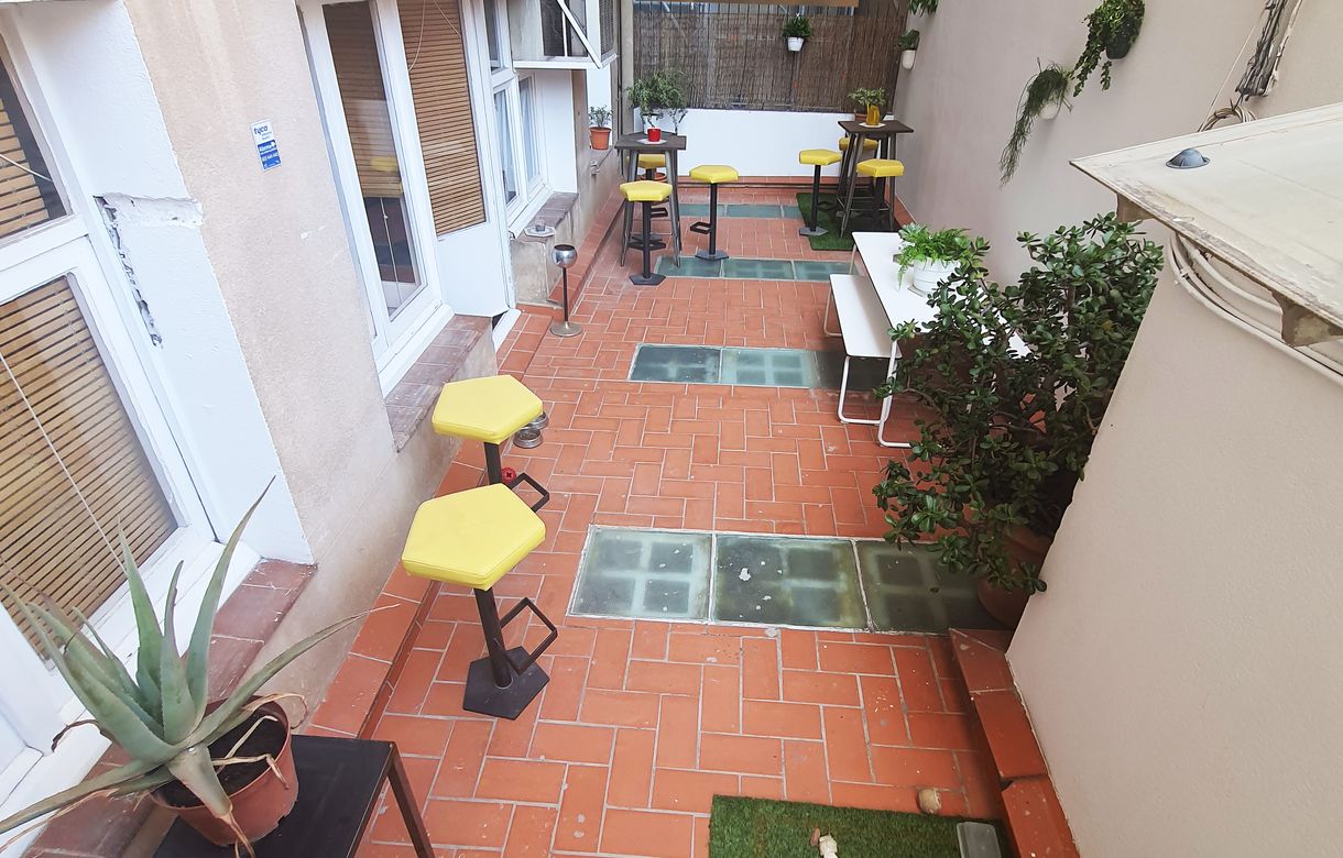 Despacho Barcelona compartido con salita de videoconferencias y reuniones - Image 4