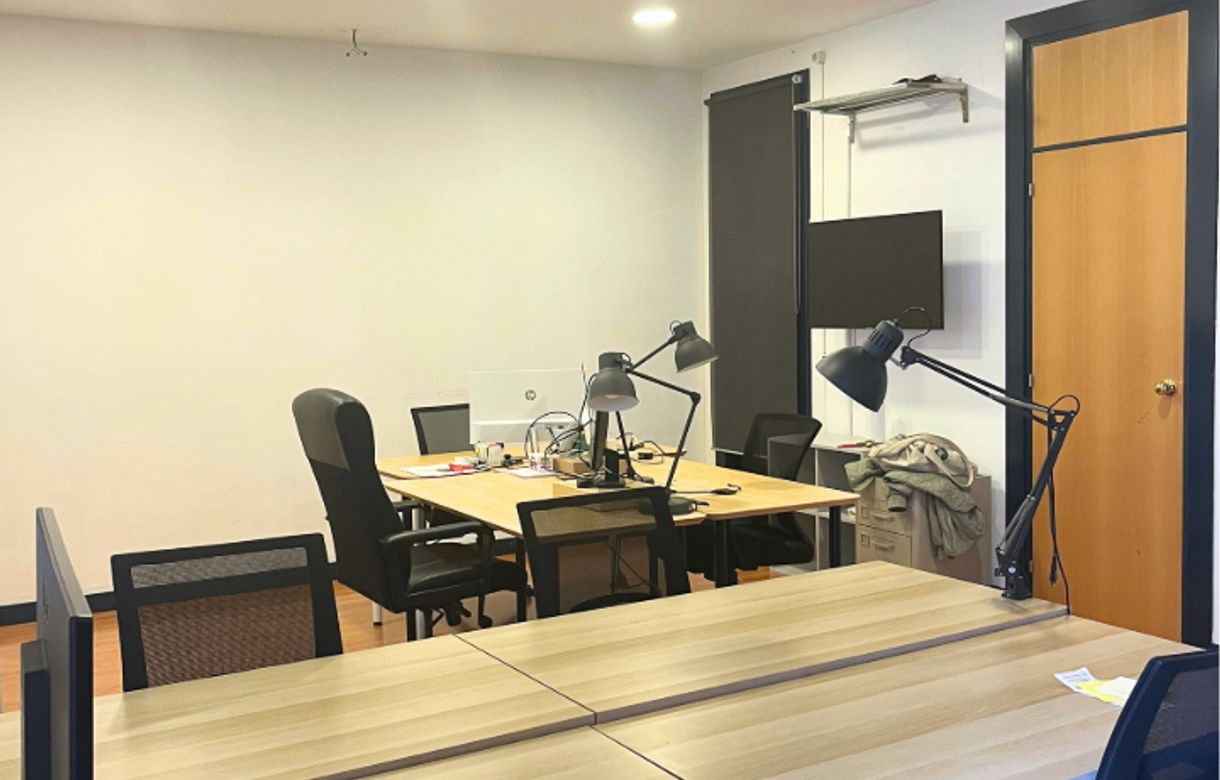 Oficina en Barcelona cerca de Diagonal – espacio profesional y productivo - Image 2