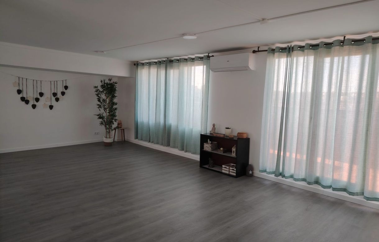 sala de masajes Rubí  | salas para terapias | clases de yoga | talleres