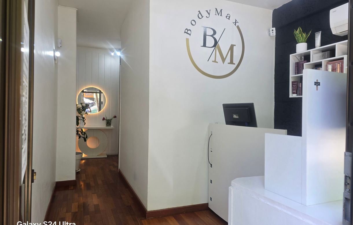 Alquiler cabina Barcelona | Se Alquila Cabina Amplia y Elegante para profesionales de Estética y Bienestar - Image 3