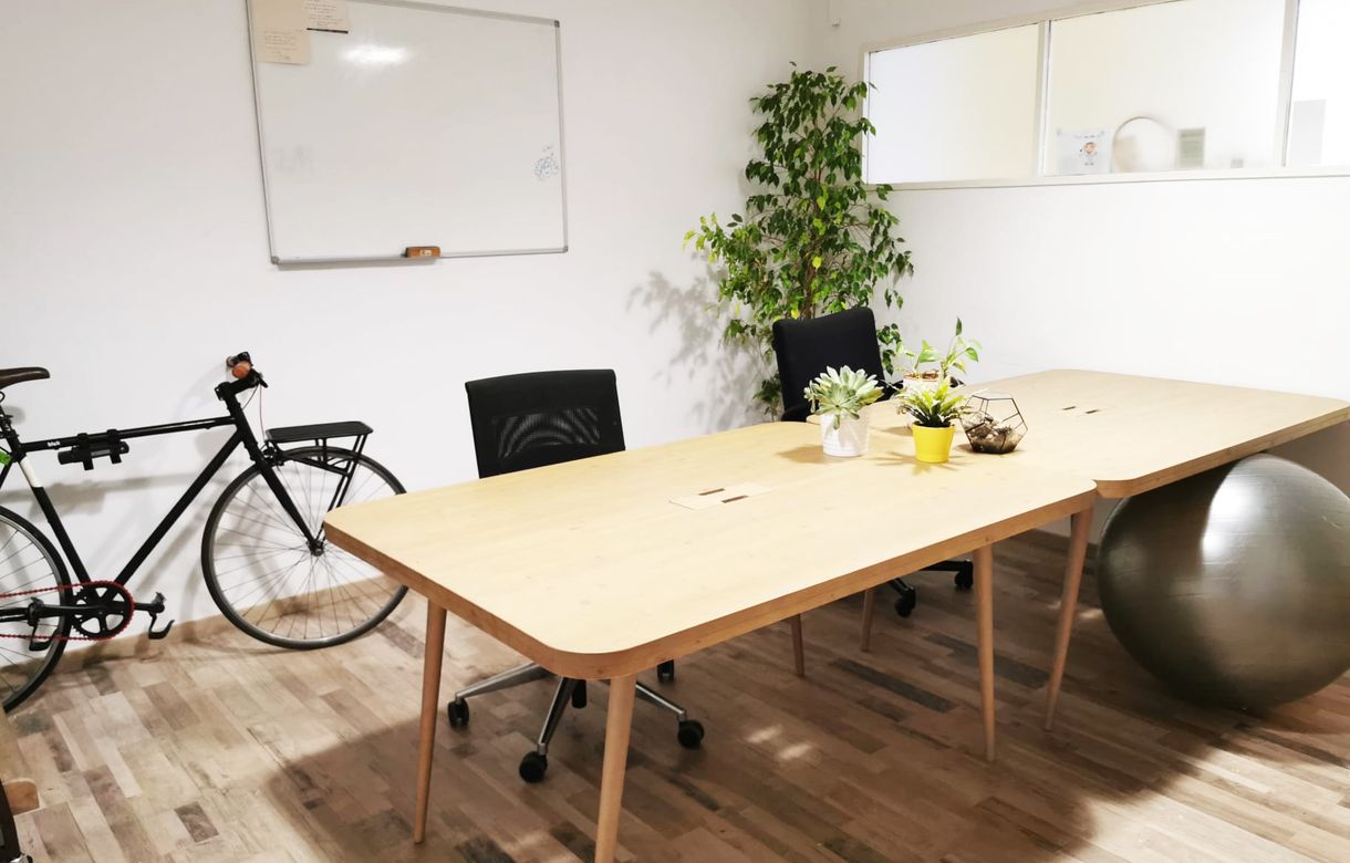 Despacho Barcelona compartido con salita de videoconferencias y reuniones