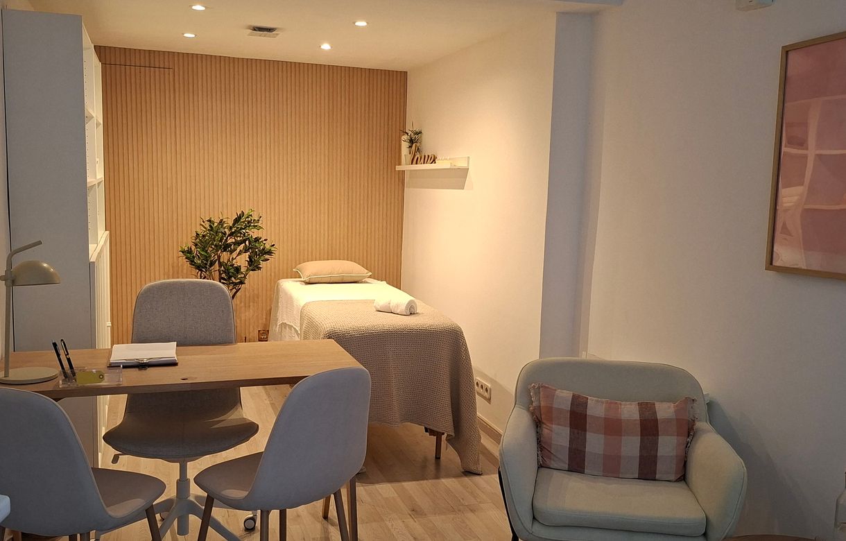 Alquiler despacho para terapias uso exclusivo. A pie de calle (Vila de Gràcia)