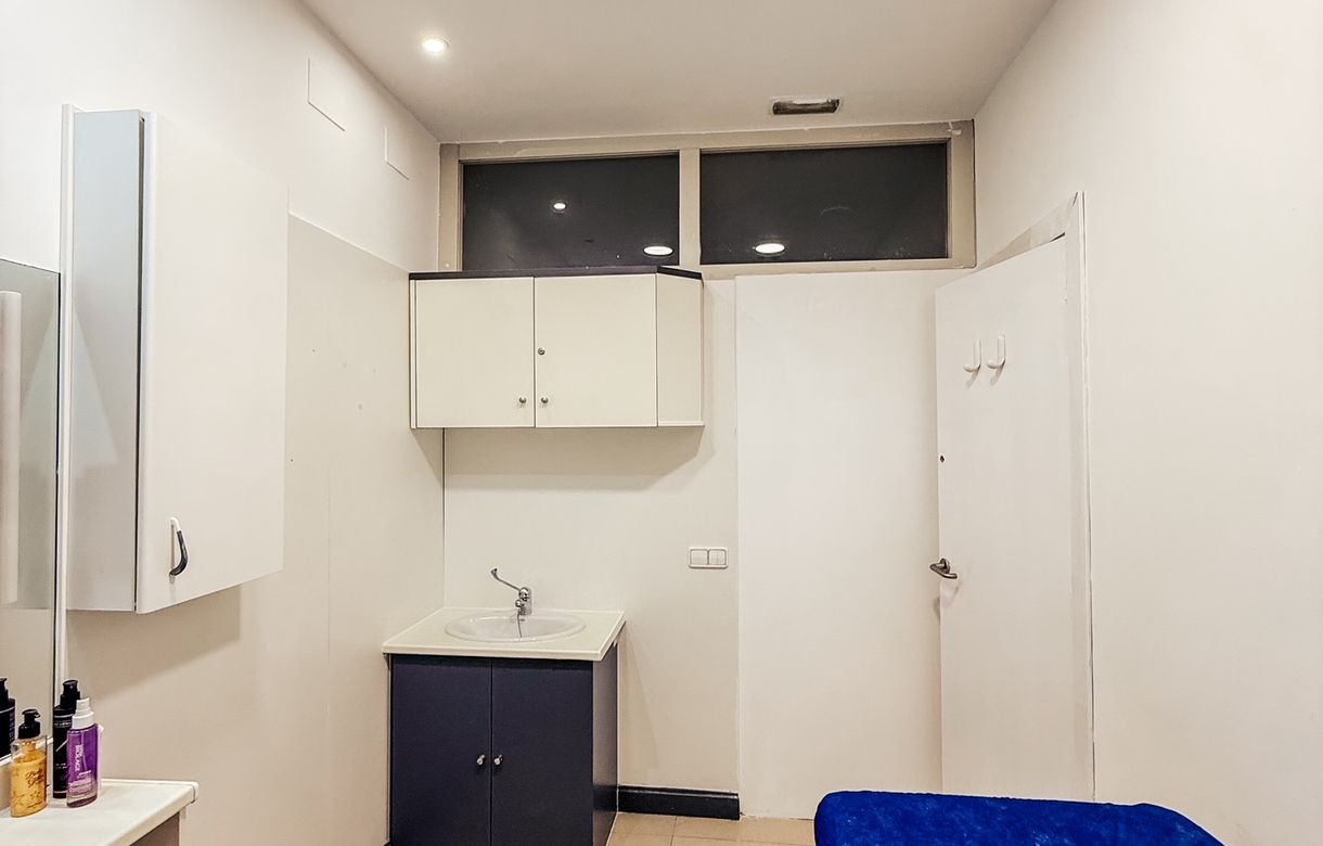 Alquiler de Cabinas en Madrid para Profesionales de la Estética y el Bienestar - Image 2