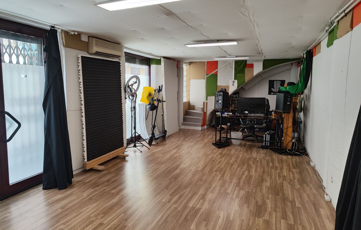 Estudio insonorizado profesional para formación y creación de contenido