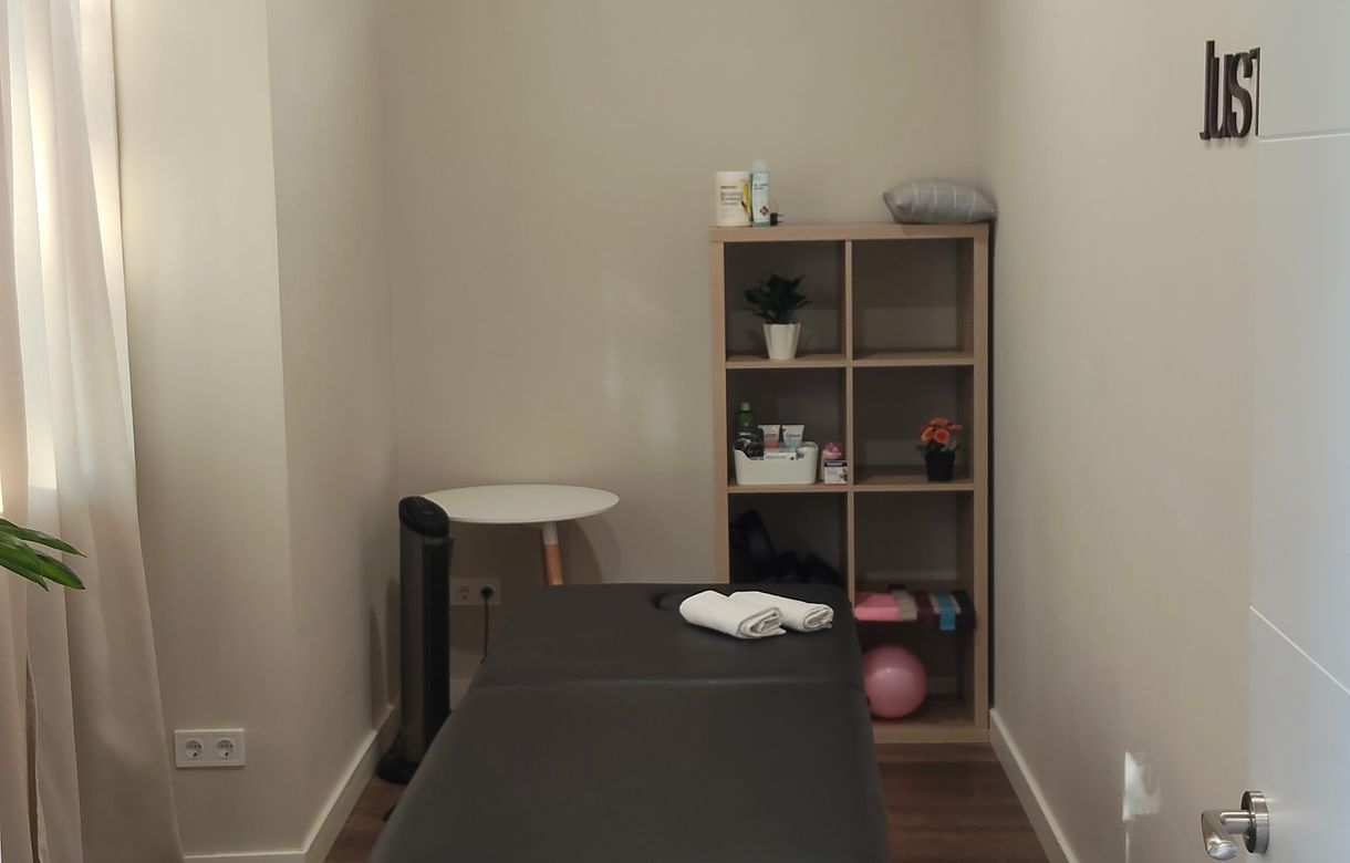 Alquiler sala fisioterapia Esplugues de Llobregat | Sala Fisioterapia/Nutrición/Psicologia/Estética