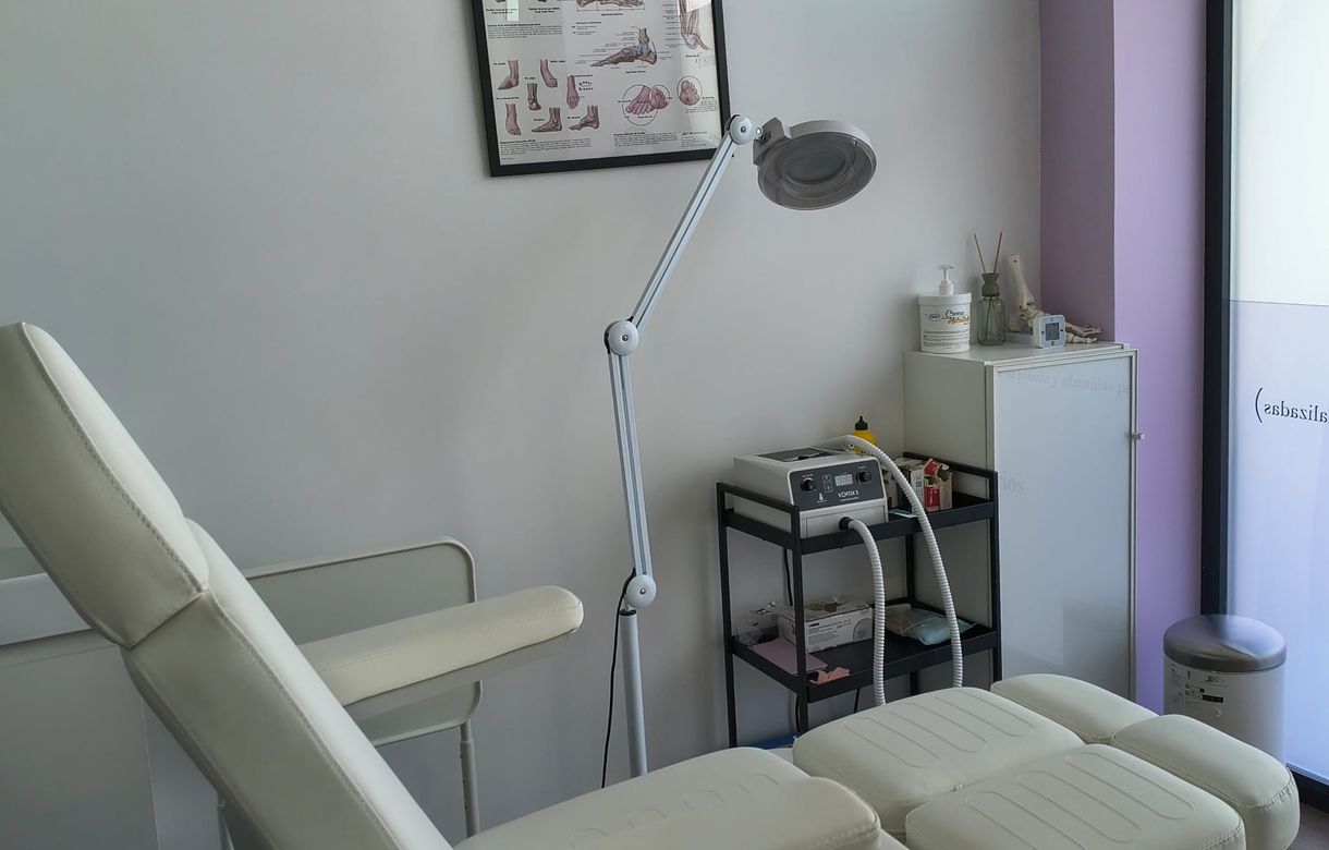 Alquiler salas podología en clínica de fisioterapia en Boadilla del Monte, con sala para tratamientos, gastos incluidos y estudio de la pisada. - Image 2
