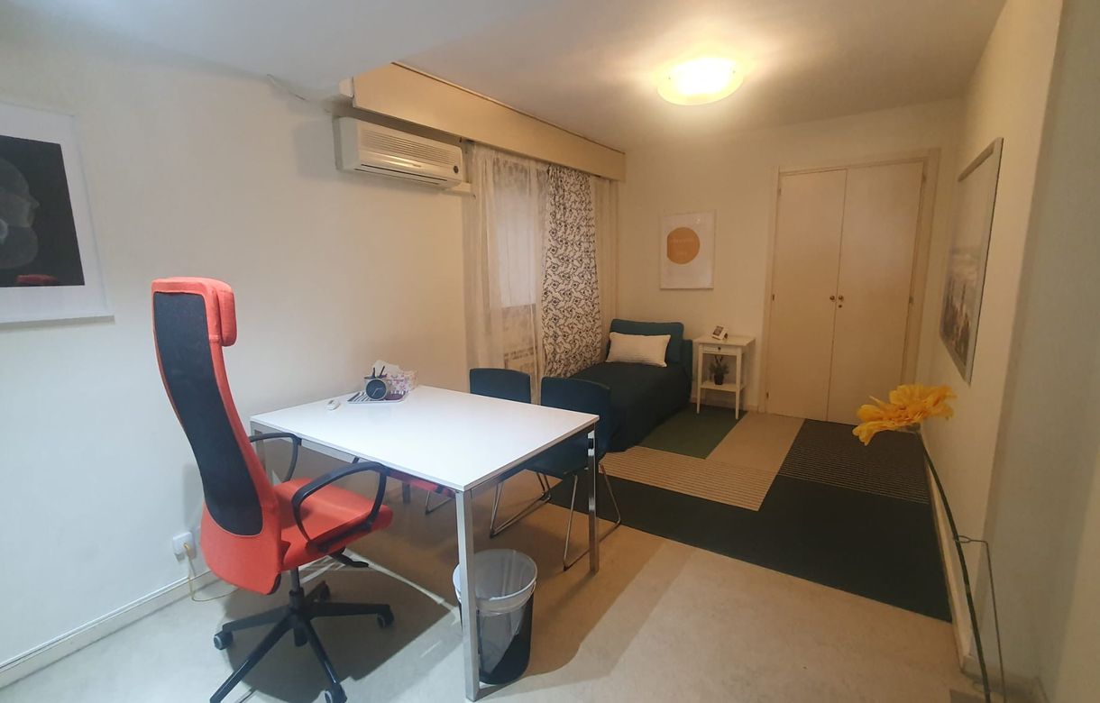 Alquiler clínica Madrid en barrio Salamanca con despachos profesionales, registro sanitario, sala de espera y alquiler flexible por meses, semanas u horas. - Image 7