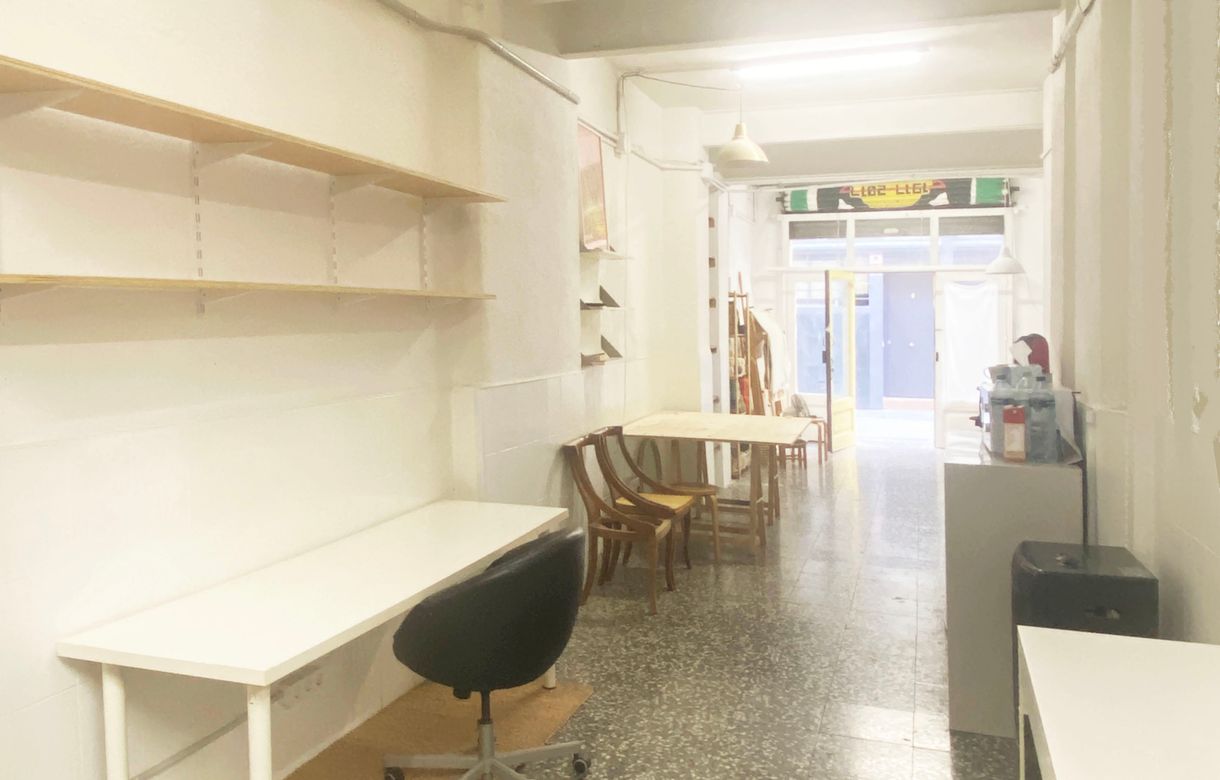 Taller creativo Barcelona | Espacio en taller compartido en Gràcia, Barcelona_Space available in a shared creative studio - Image 4