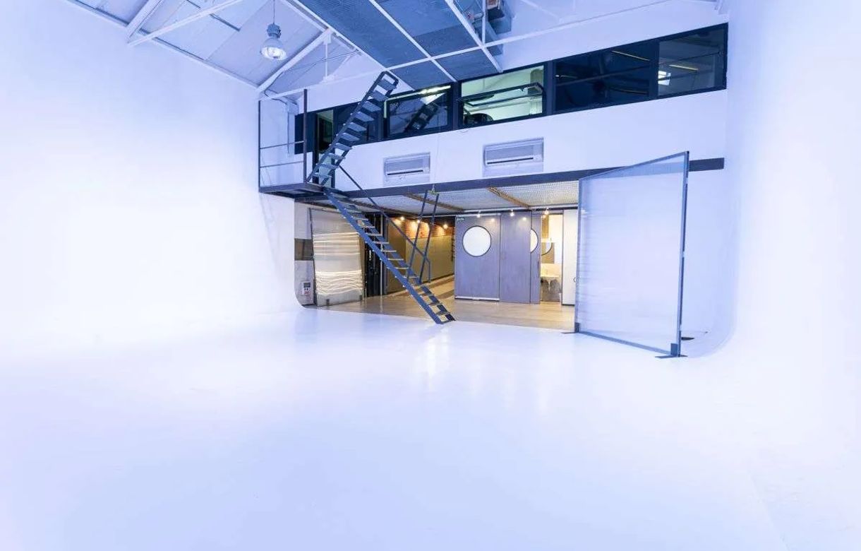 centro de artes escénicas y para rodajes | Con ciclorama, caja negra, lluvia artificial, camerinos, sonido, proyección y aforo hasta 100 personas - Image 4