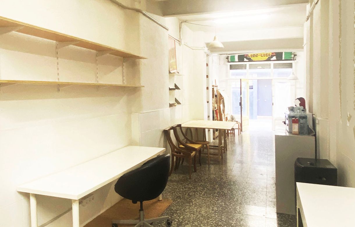 Espacio en local compartido para artesanos, artistas, diseñadores y creativos. Taller con dos espacios disponibles y buen ambiente de trabajo. - Image 3