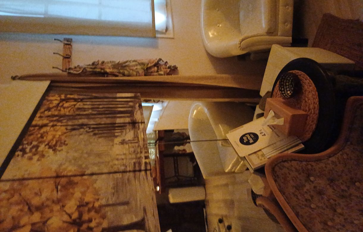Cabina de estética y masaje dentro de un salón de belleza en funcionamiento en el centro de Barcelona - Image 2