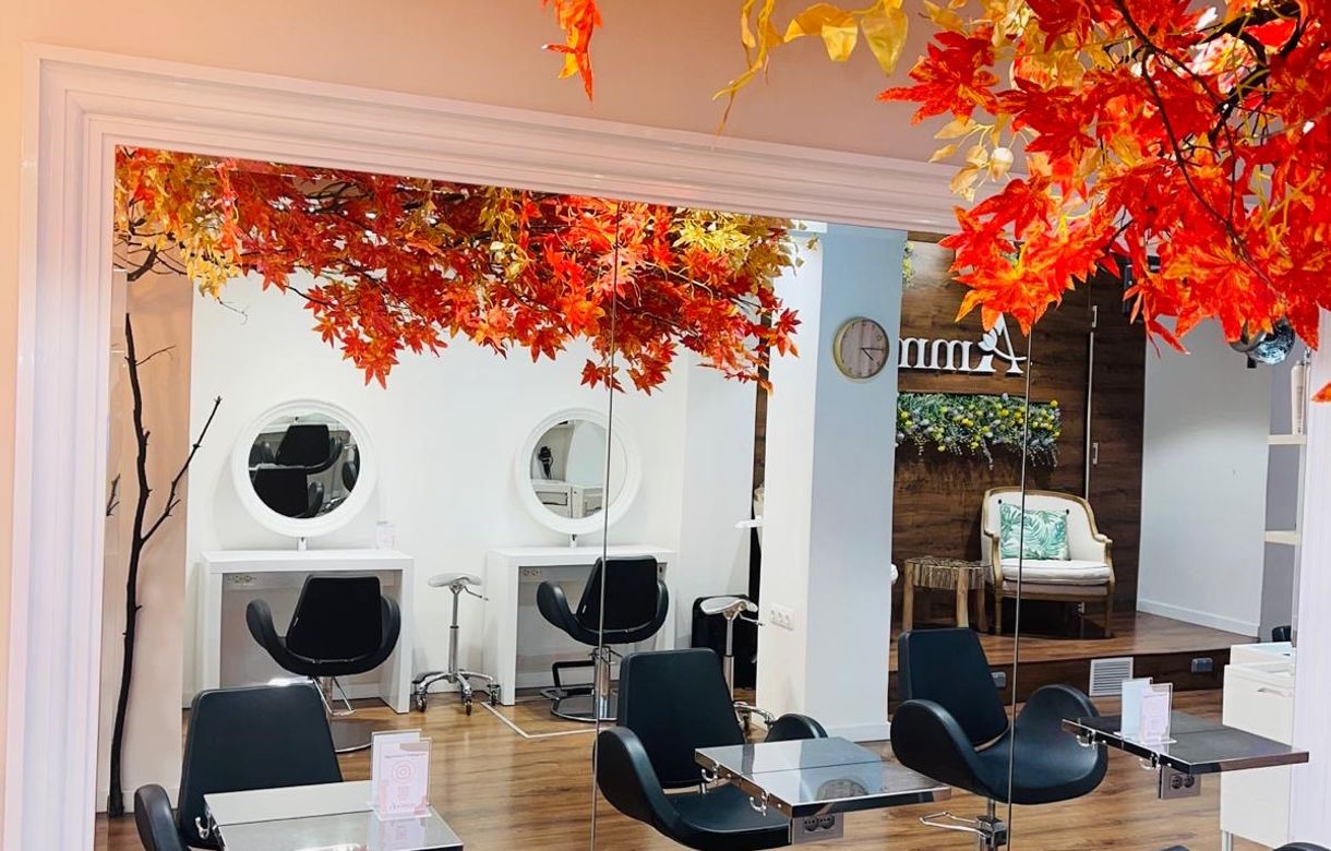 Alquiler salón belleza en Barcelona para peluquería, manicura, estética y belleza, con recepción común, zona técnica y ubicación céntrica.