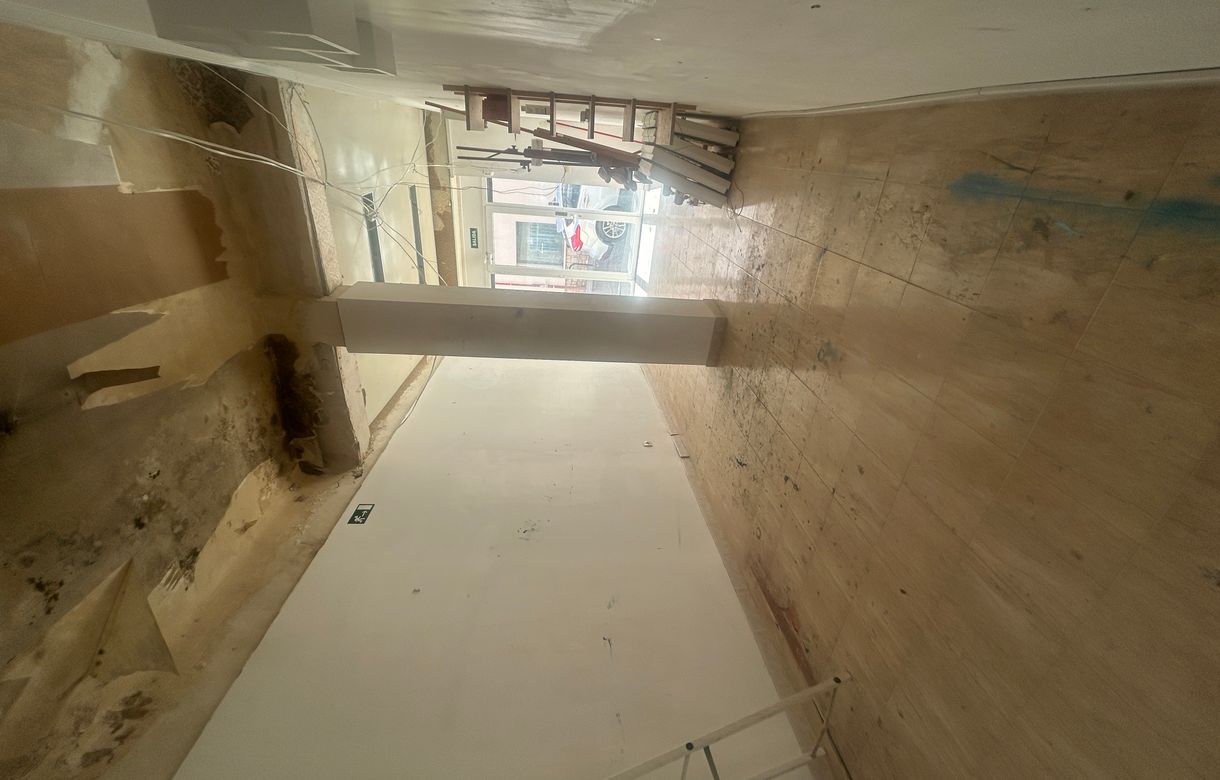 Taller para artesanos en Madrid, zona Chamartín, con 35 m², luz natural y opción de alquiler individual o compartido para proyectos creativos. - Image 2