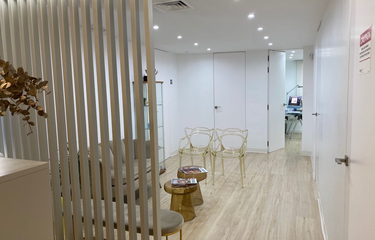 Alquiler consulta Murcia en clínica de medicina estética, con salas equipadas, recepción, gestión de agenda y alquiler por horas, días o mes.