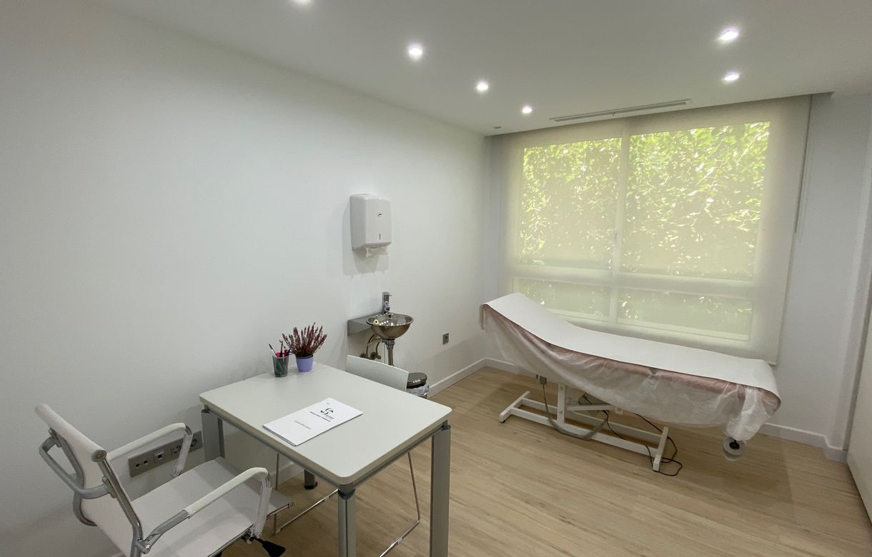 Alquiler consulta Murcia en clínica de medicina estética, con salas equipadas, recepción, gestión de agenda y alquiler por horas, días o mes. - Image 3