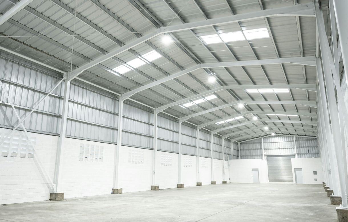 Naves en alquiler Madrid baratas particulares. Comparte nave industrial en Leganés con unos 60 m² y zona diáfana compartida para tu actividad.