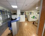 Coworking barato Barcelona | Concordia | Con puestos, despachos privados, salas, trasteros, sala de reuniones y estudio de podcast.